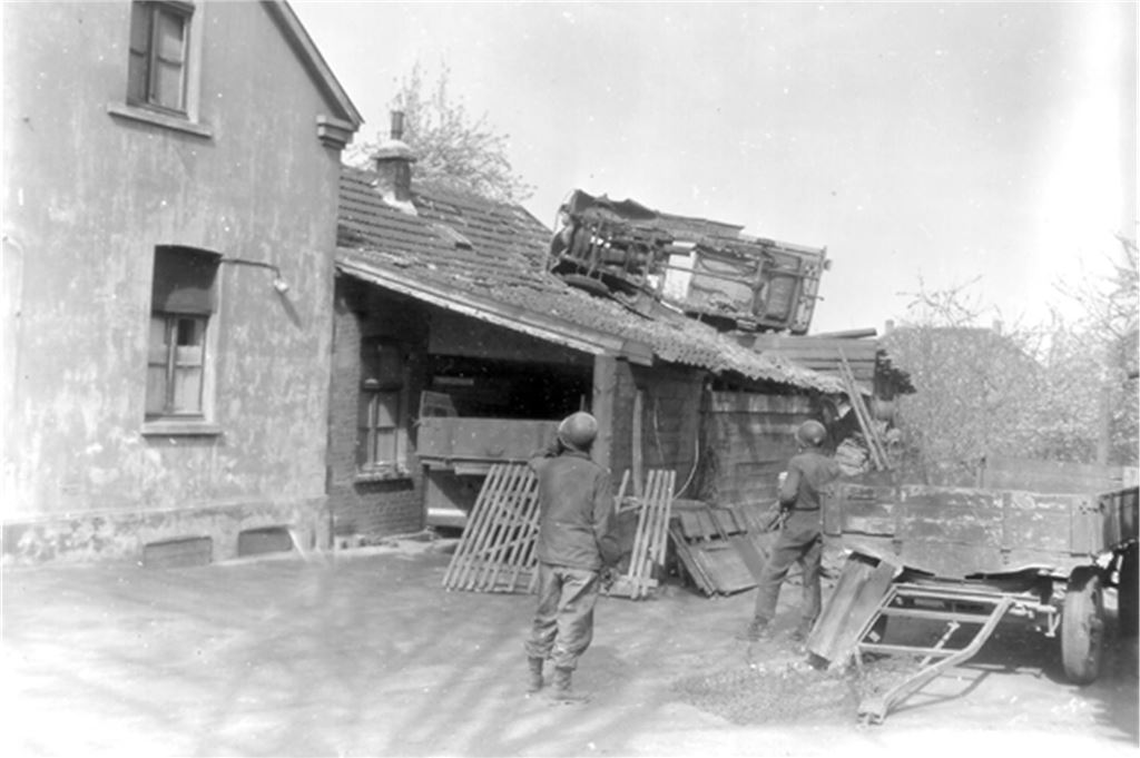 Ein Kriegsfoto und seine Geschichte: „Das ist meine Schwester“ Ein weiteres Foto amerikanischer Soldaten, das in Unna verortet wird und am 11. April 1945 entstanden sein soll.
