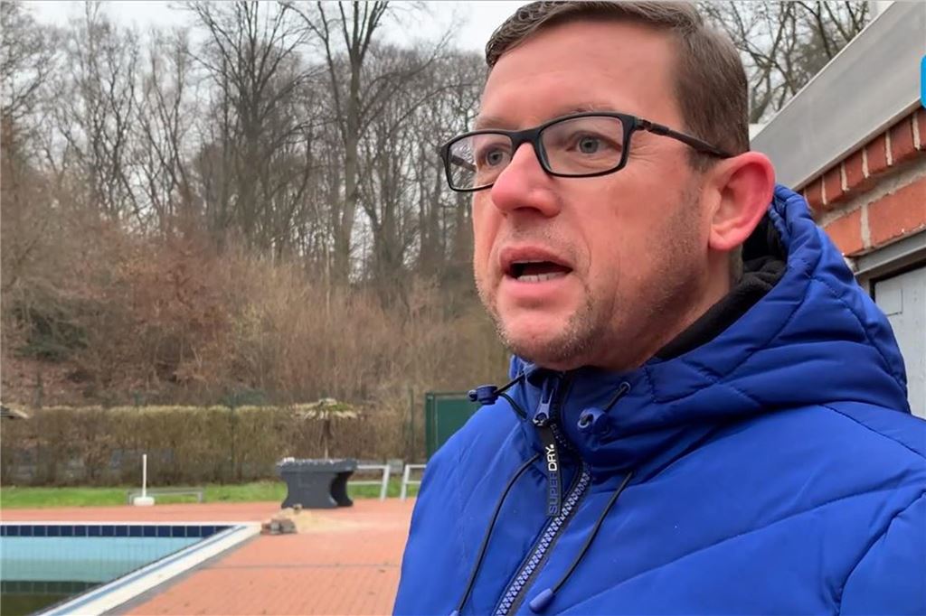 „Oben ohne“ ist in den Freibädern im Kreis Unna noch kein großes Thema Auch Dirk Jürgens, Manager des Löhnbades in Fröndenberg, tendiert zu einem toleranten Verhalten bei Oben-ohne-Badegästen.