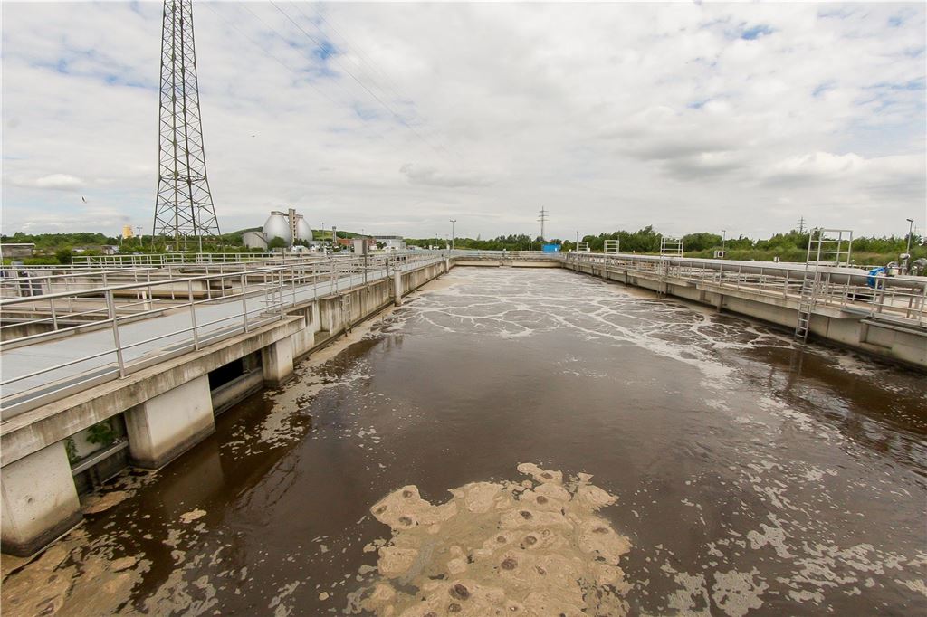 Ist Corona in Dortmund zurück? „Müssen die nächsten 14 Tage abwarten“ Auch im Klärwerk Deusen werden regelmäßig Proben genommen, um die Coronavirus-Konzentration im Abwasser zu messen.