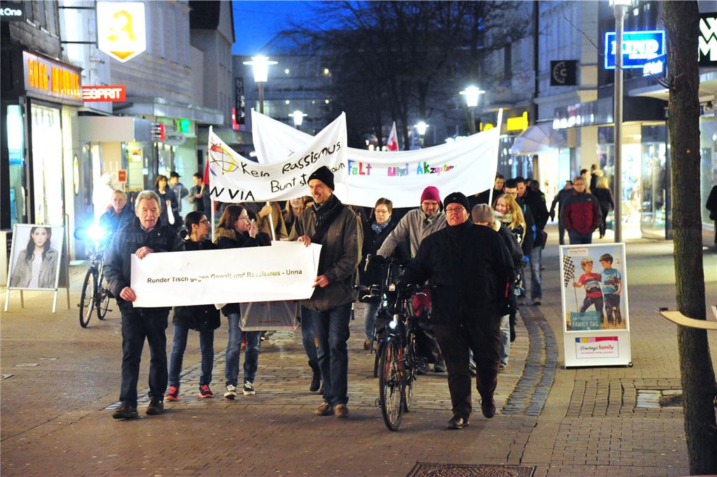 Stadt ohne Rassismus, aber mit AfD? Mit Bannern demonstriert der Runden Tisch in einem Archivbild gegen Gewalt und Rassismus.
