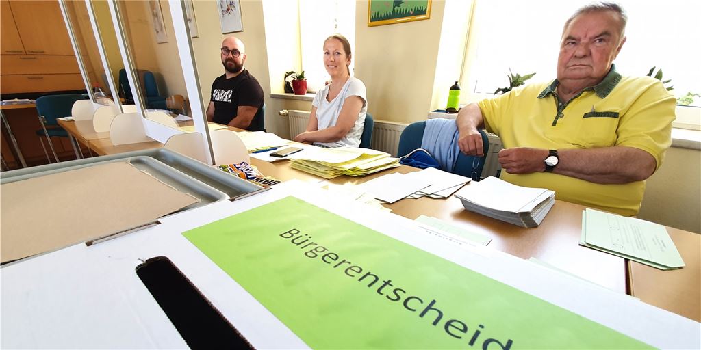 Bürgerentscheid: Nur ein Stadtteil in Unna hat für die Eishalle gestimmt Auch in Massen (Bild) stimmten die Menschen über die Eishalle ab. In dem Stadtteil war das Lager der Befürworter mit 924 Stimmen relativ stark. In nur einem Stadtteil war die Mehrheit für die Eishalle.