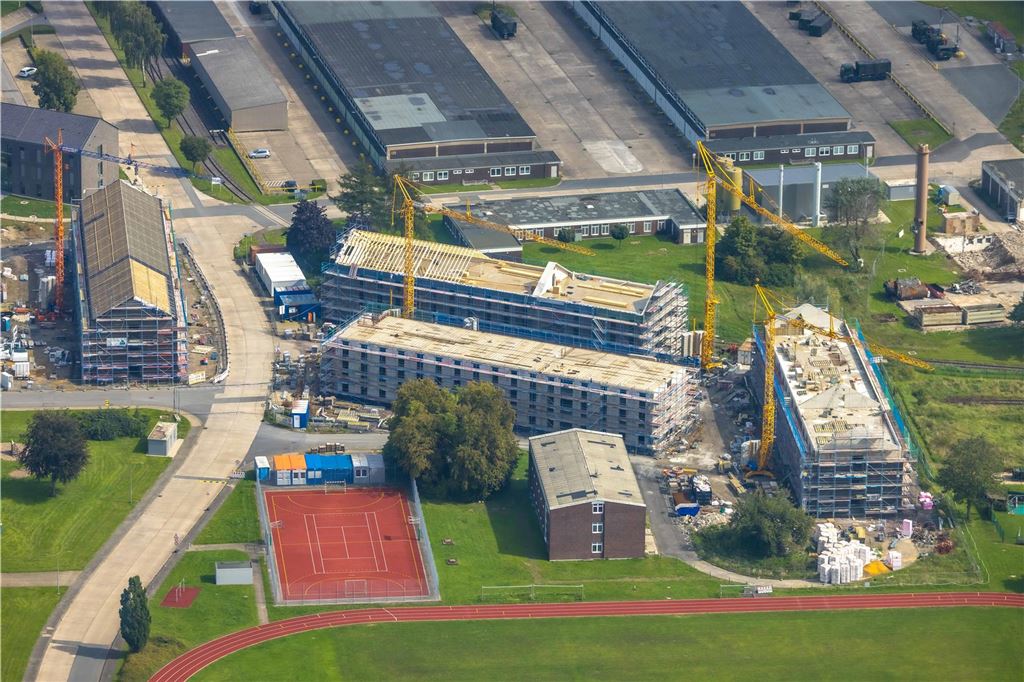 Die Glückauf-Kaserne Unna hat Sportplätze, Hallen, andere Gebäude und baut gerade sechs neue Gebäude.