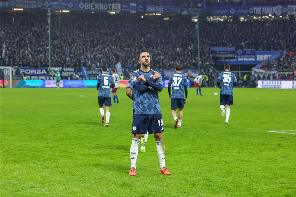 Warum das Saisonfinale für Schalke wichtig ist: Auf den gesperrten Kenan Karaman muss Schalke gegen Paderborn verzichten.