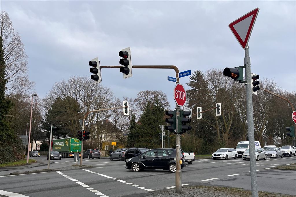 Die B1 verliert ihren Fernstraßencharakter Auf den Umbau der B1-Kreuzungen von Hertingerstraße (Bild), Iserlohner Straße und Kessebürener Weg wartet Unna seit Jahren. Inzwischen plant Straßen NRW mit einem wesentlich größeren Umbau der Bundesstraße im Süden der Oberstadt.