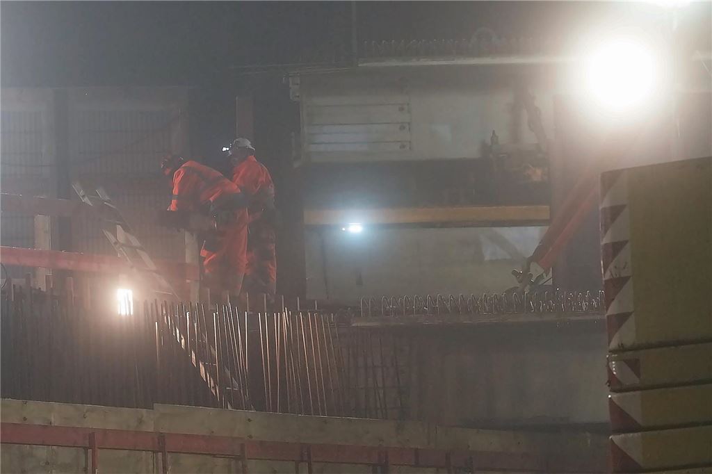 Kranarbeiten an der A1-Brücke in Kamen.