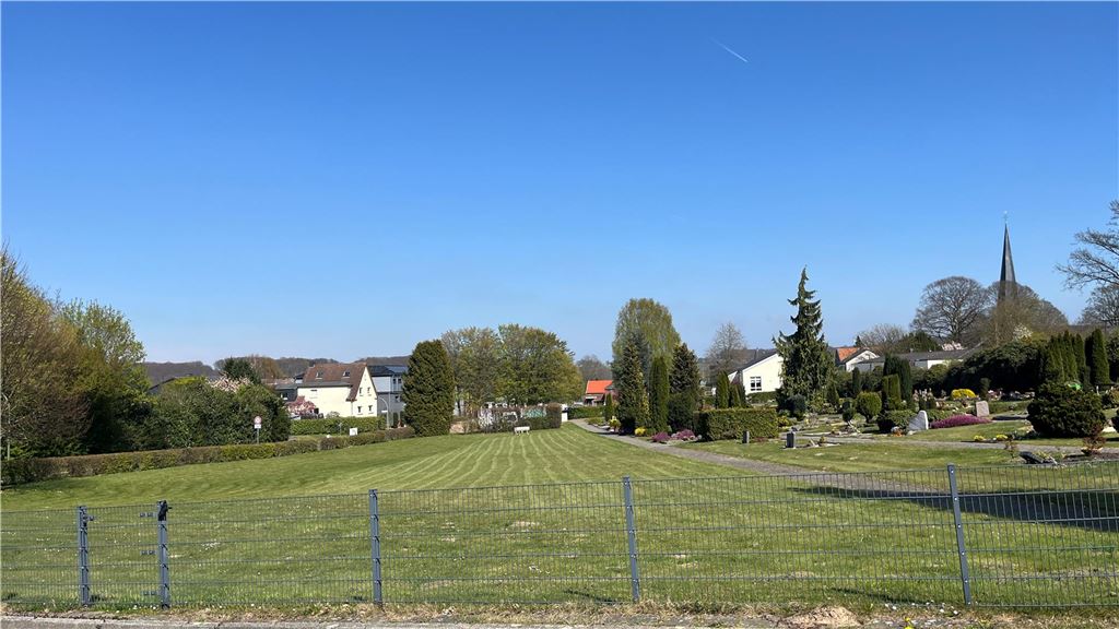 Zukunftspläne für Kita „Zur Wasserburg“: Neuer Träger und neuer Standort Grünes Grundstück neben dem Friedhof in Frömern