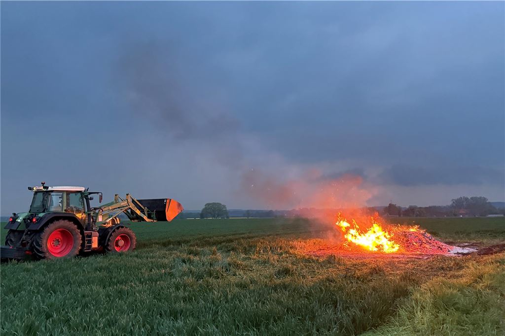 Osterfeuer Unna 2025