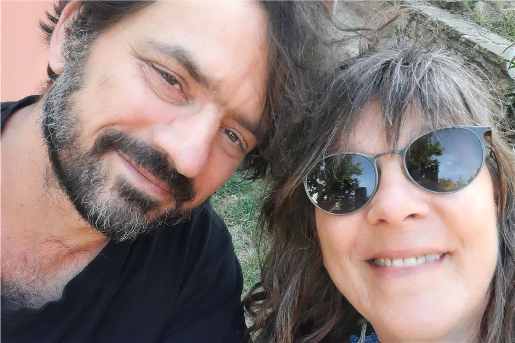 Ehe wird gleichgeschlechtlich: „Meine Frau fühlte sich nie als Mann“ Ein Selfie von Catrin Schneider und Anja Wachenfeld, damals noch als "Sven".
