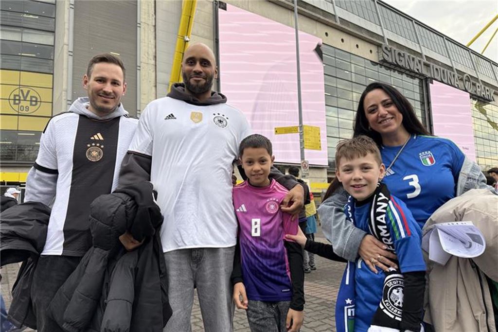 Familie aus Wuppertal bei Länderspiel in Dortmund