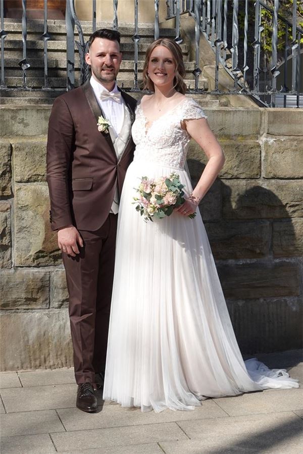 Das perfekte Familienglück steht bevor: Maximilian und Christina heiraten Maximilian und Christina heiraten im Rathaus Holzwickede