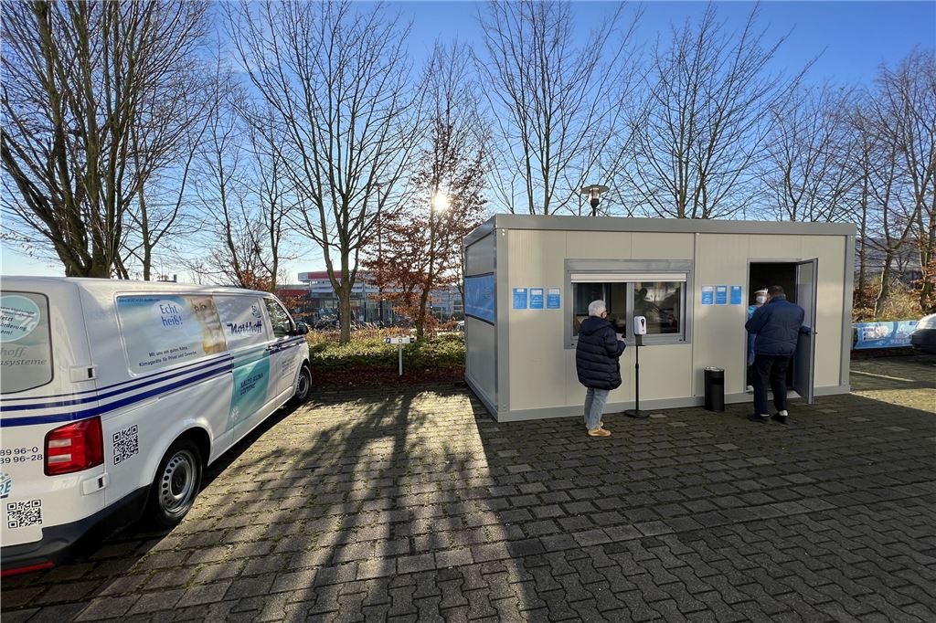 Mutter steckt sich bei Tochter mit Corona an und ist danach fassungslos Bei der Suche nach einem PCR-Test landeten Thora Heine und ihre Tochter auch beim Testzentrum an der Robert-Bosch-Straße. Dort war ein weiterer Schnelltest der Tochter positiv, einen PCR-Test konnte man dort nicht machen.