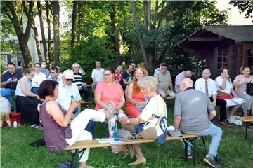 Bei seinem ersten Open-Air-Parteitag wählte der CDU-Stadtverband am Sportplatz in Geisecke einen neuen Vorstand.