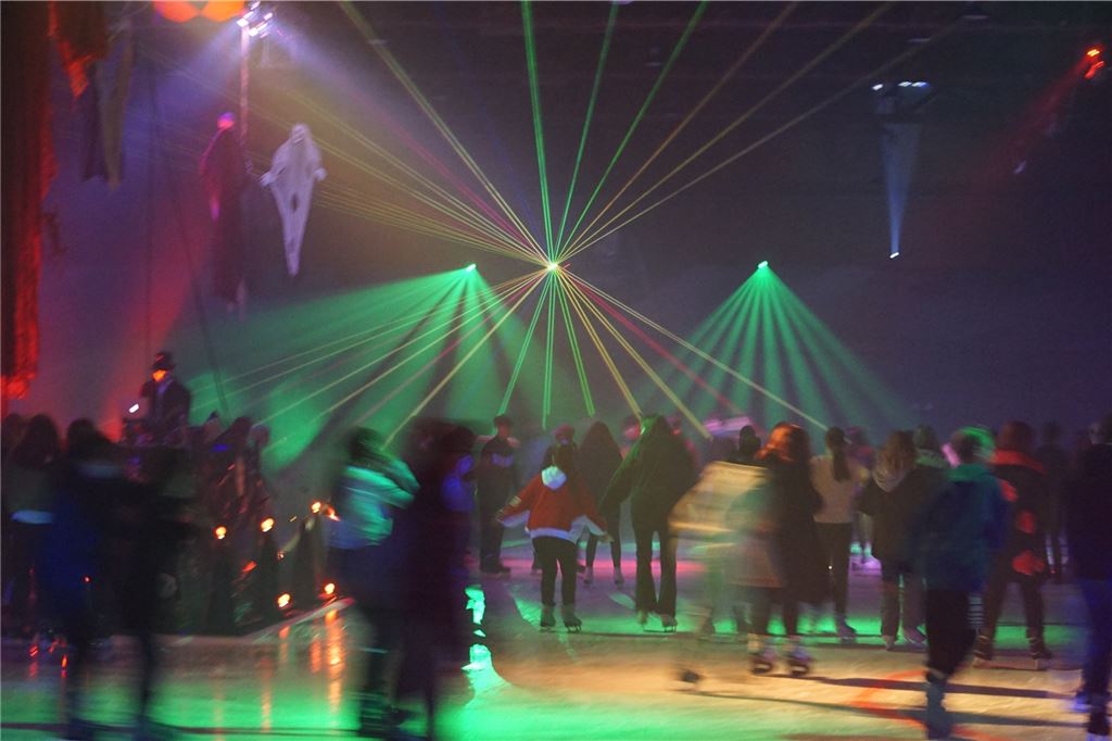 Trotz Energiekrise: Eintrittspreise in der Eishalle Bergkamen bleiben stabil – noch Bei Sonderveranstaltungen wie der Halloween-Party im Oktober 2021 müssen die Besucherinnen und Besucher der Eishalle höheren Eintritt zahlen.