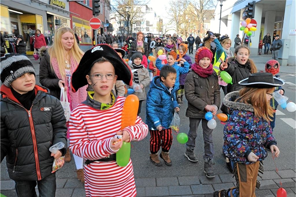 Erinnerungen an den Rosenmontagszug der Schulen Rosenmontagszug der Schwerter Schulen.