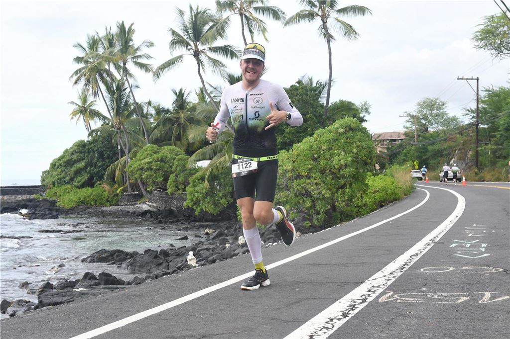 Schwerter Triathlet erlebt unvergesslichen Ironman auf Hawaii: Einblicke in die Königsklasse Beim Marathon lief der Schwerter Vincent Bartscher über den Ali’i Drive.