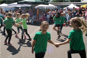 Beim TV Eintracht Lünern/Stockum spielen Kinder eine besonders große Rolle. Hier zeigt die Kindertanzgruppe des TVE beim Stadtteilfestes in Lünern in Mai 2017 ihr Können.