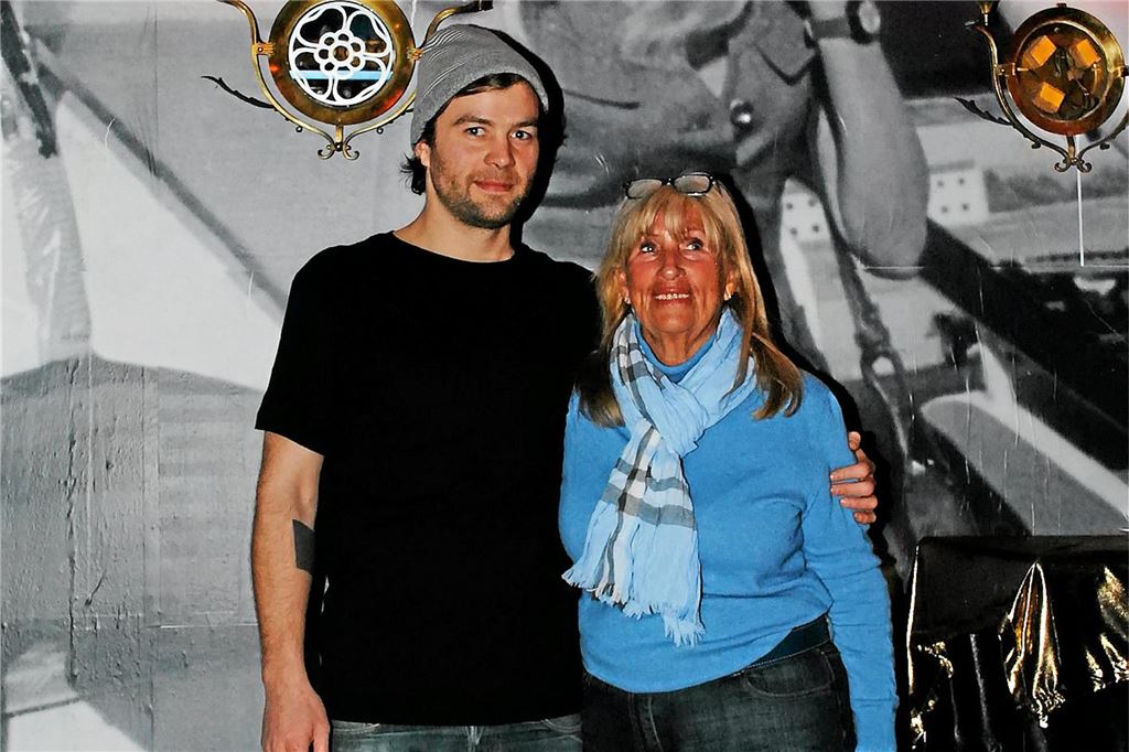Warum der Preis für Oma Doris ein Preis für alle ist Ben Bolderson und Doris Schulenkorf bei der Eröffnung der Diskothek Oma Doris in Dortmund im Jahr 2013.