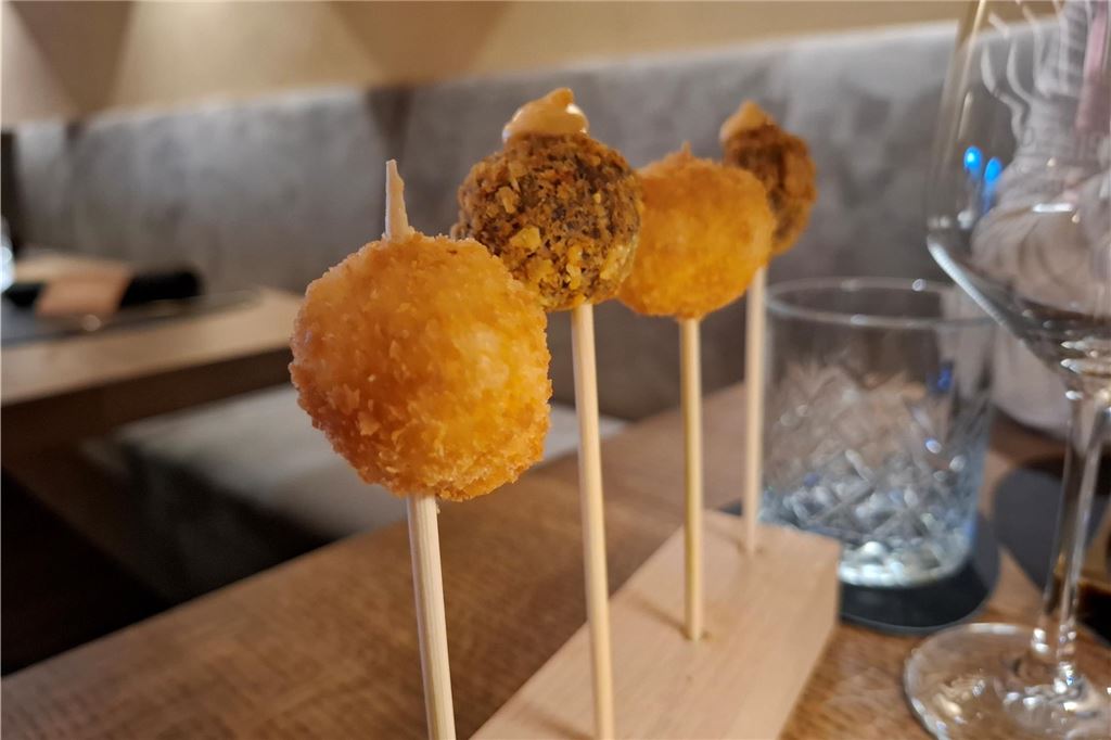 Schloßstuben im Check: Menükarussell fährt Geschmacksachterbahn Restaurant-Scheck Schloßstuben in Unna: