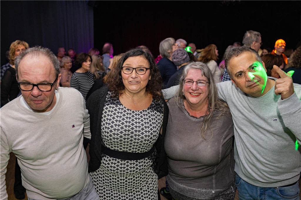 Beste Freunde bei bester Musik und eine volle Tanzfläche – so feiert Ü50 in der Lindenbrauerei in Unna!