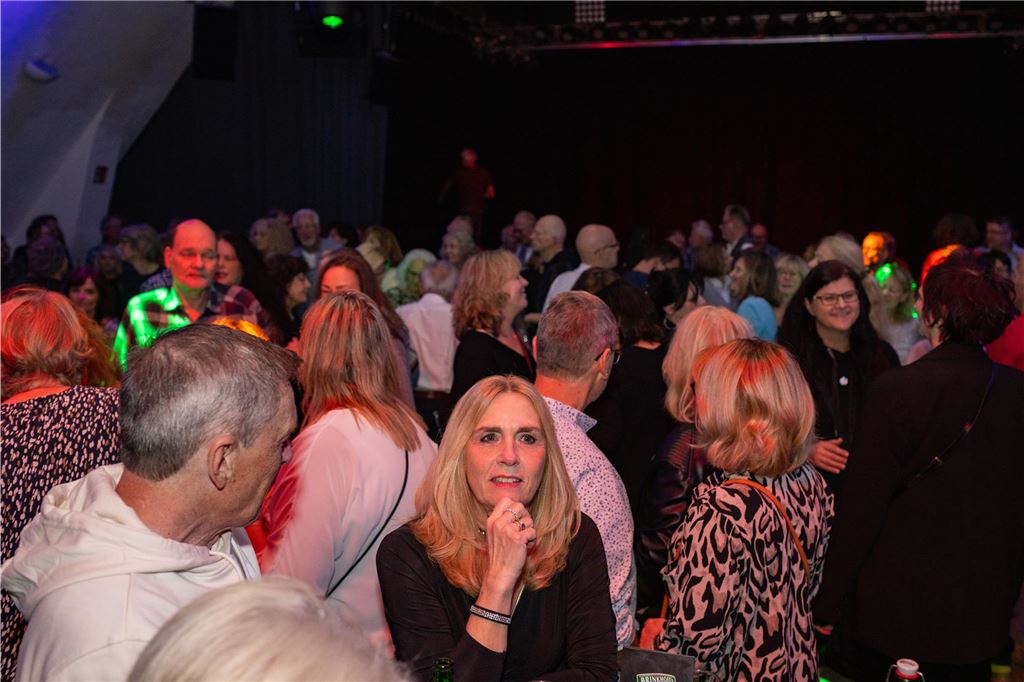 Beste Freunde bei bester Musik und eine volle Tanzfläche – so feiert Ü50 in der Lindenbrauerei in Unna!