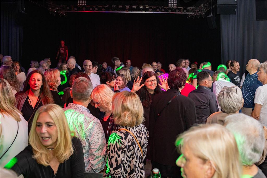 Beste Freunde bei bester Musik und eine volle Tanzfläche – so feiert Ü50 in der Lindenbrauerei in Unna!