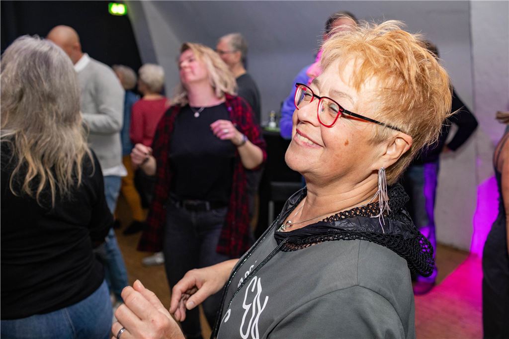 Beste Freunde bei bester Musik und eine volle Tanzfläche – so feiert Ü50 in der Lindenbrauerei in Unna!