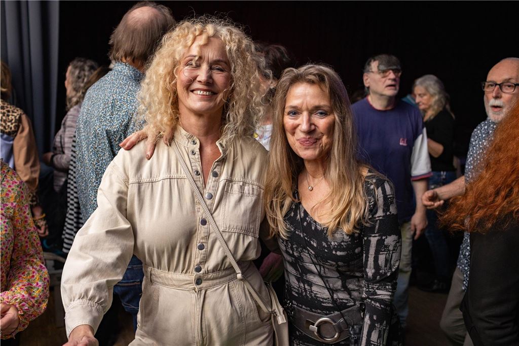 Beste Freunde bei bester Musik und eine volle Tanzfläche – so feiert Ü50 in der Lindenbrauerei in Unna!