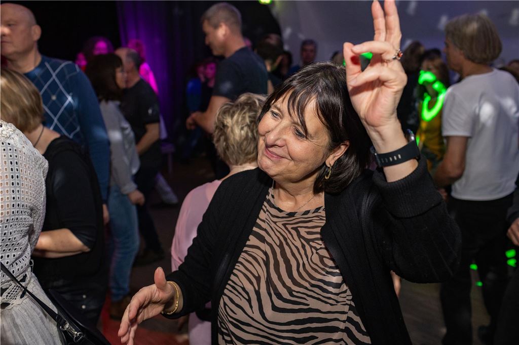 Beste Freunde bei bester Musik und eine volle Tanzfläche – so feiert Ü50 in der Lindenbrauerei in Unna!