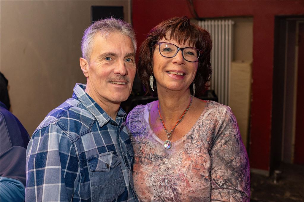 Beste Freunde bei bester Musik und eine volle Tanzfläche – so feiert Ü50 in der Lindenbrauerei in Unna!