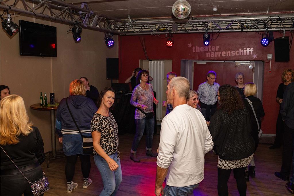 Beste Freunde bei bester Musik und eine volle Tanzfläche – so feiert Ü50 in der Lindenbrauerei in Unna!