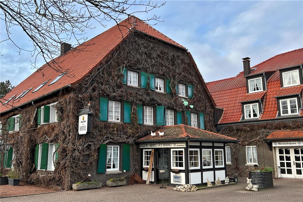 Schon viele Hotelzimmer für Un(n)a Festa Italiana sind gebucht Die Außenansicht vom Hotel Gut Höing in Unna-Königsborn.