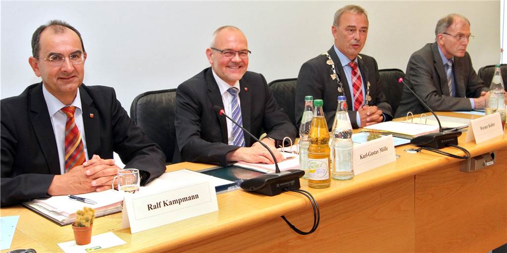 Sparen mit einer schlanken Führung im Rathaus Sparen mit einer schlanken Führung im Rathaus
