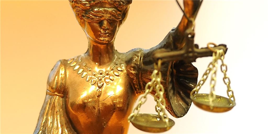 Mutmaßlicher Reichsbürger wird in Abwesenheit zu Geldstrafe verurteilt Mutmaßlicher Reichsbürger wird in Abwesenheit zu Geldstrafe verurteilt