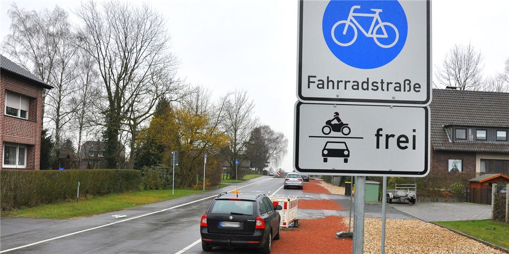 Neue Fahrradstraße Platanenallee: Stadt plant Standorte für Schilder, Starttermin unklar Neue Fahrradstraße Platanenallee: Stadt plant Standorte für Schilder, Starttermin unklar