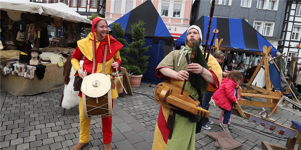 Verkaufsoffener Sonntag: Westfalenmarkt lädt zum Verweilen im Mittelalter ein Spielleute und Gaukler gehören zu den Protagonisten beim Westfalenmarkt Unna.