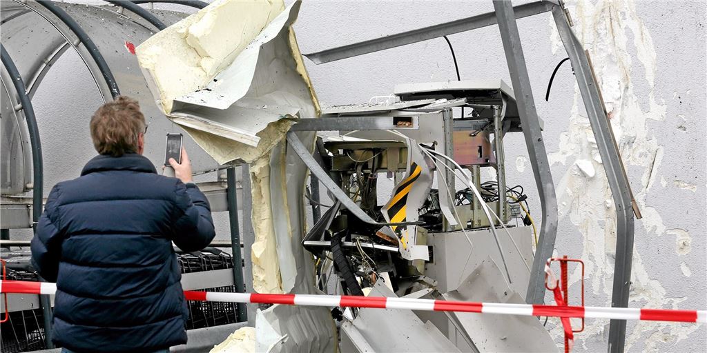 Mit Karte: NRW bleibt Brennpunkt bei Sprengungen von Geldautomaten Was nach einer Explosion im November 2016 in Mülheim übrig blieb: Nordrhein-Westfalen ist ein Brennpunkt bei Angriffen auf Geldautomaten.