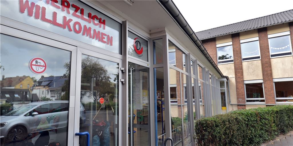 Dudenrothschule: Das Projekt OGS-Ausbau wird teuer – und hat ein zeitliches Problem Schüler und Lehrer haben in der Dudenrothschule schon lange mit einem Platzproblem zu kämpfen. Damit soll bald Schluss sein. Die Planung für einen OGS-Anbau liegen in der Schublade.