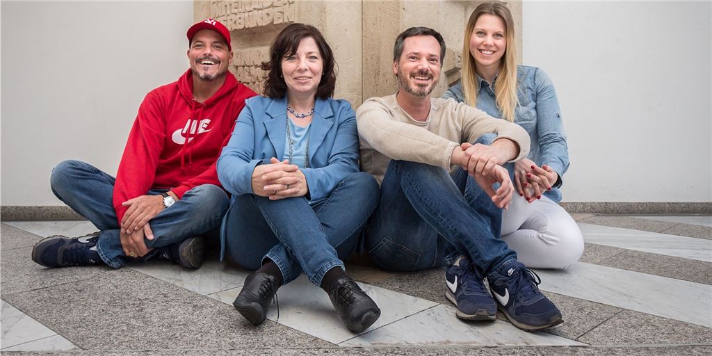 Plötzlicher Austritt: Tetzner lässt „Wir für Unna“ kurz nach der Wahl stolpern Ein Foto aus glücklicheren Zeiten: Christoph Tetzner (l.) posiert mit den WfU-Mitgliedern Margarethe Strathoff (2. v. l.), Matthias Töpfer und Katharina Suttrop. Nun ist Tetzner aus dem Verein ausgetreten.
