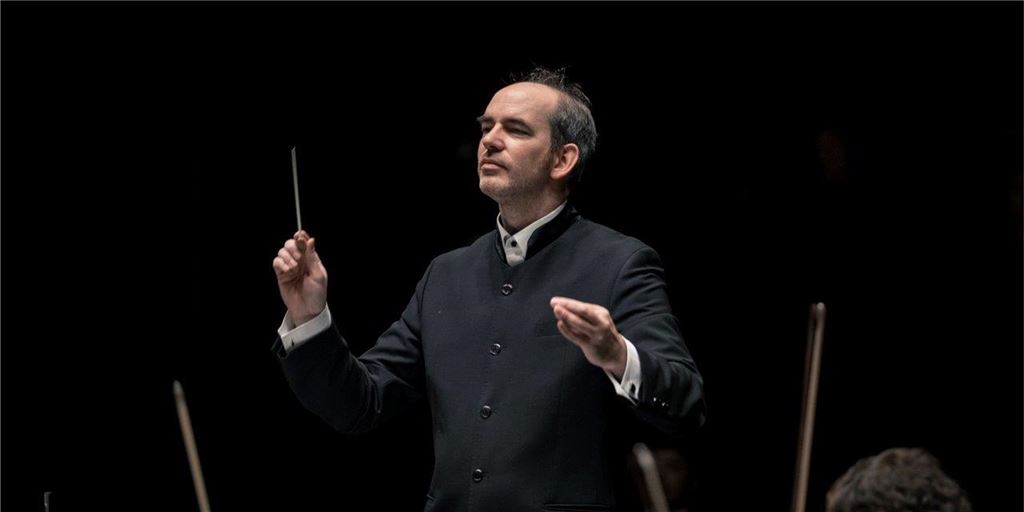Stürmischer Tag und friedvolle Waldeinsamkeit: Musikalische Landpartie in der Konzertaula Generalmusikdirektor Rasmus Baumann ging mit seinem Orchester auf eine Landpartie. Die Zutaten für diesen Ausflug erwiesen sich als variantenreich und beeindruckend.