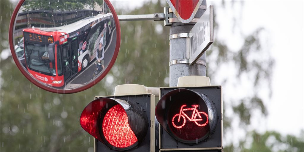 Streit um Sicherheit für Radler: Ampel-Spiegel doch nur an zwei Kreuzungen Streit um Sicherheit für Radler: Ampel-Spiegel doch nur an zwei Kreuzungen