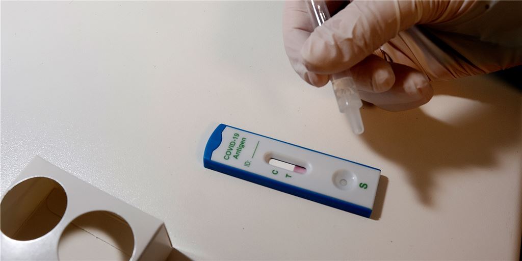 Corona-Selbsttests für Privatleute: Arzt und Apothekerin sind skeptisch Corona-Selbsttests für Privatleute: Arzt und Apothekerin sind skeptisch