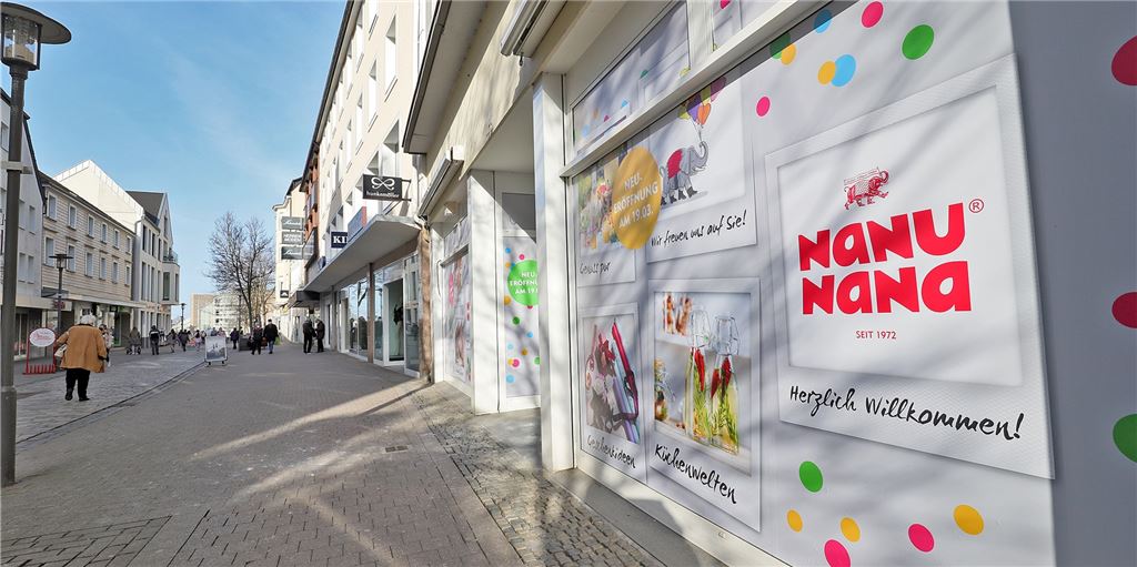 Dekoartikel in der Fußgängerzone: „Nanu Nana“ eröffnet am 19. März Fröhliche Tupfen auf der Schaufensterscheibe kündigen es an: Am 19. März eröffnet „Nanu Nana“ seine erste Filiale in Unna.