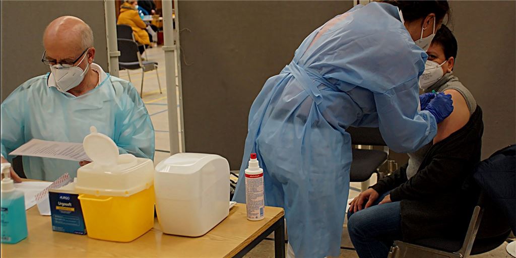 150 Pädagogen bekommen in Holzwickede Stoff von AstraZeneca verabreicht 150 Pädagogen bekommen in Holzwickede Stoff von AstraZeneca verabreicht