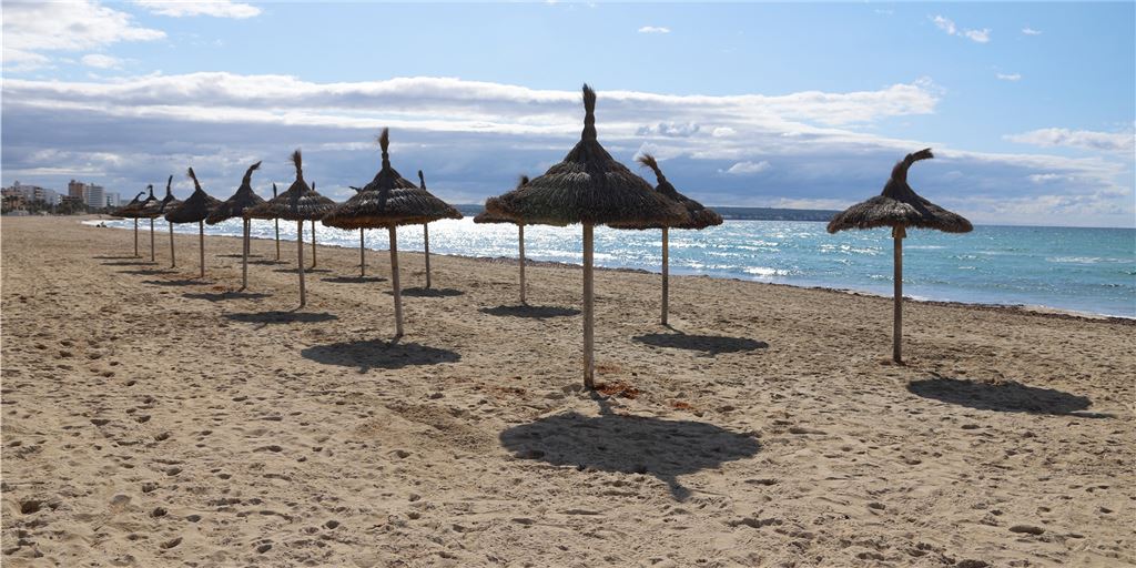 Kein Risikogebiet mehr: Ist Mallorca jetzt der Renner in Unnas Reisebüros? Sehnsuchtsort Mallorca? Wie viele Menschen es tatsächlich schon in Kürze an die Strände der Baleareninsel zieht, ist ungewiss. Das Reisen dorthin – und vor allem zurück nach Deutschland – ist leichter geworden.