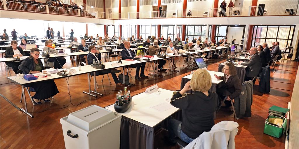 Fachausschüsse als Präsenzveranstaltungen: Unnaer Politik ist sich uneins Aktuell kommen die Unnaer Politiker für ihre Sitzungen in der Stadthalle zusammen. Der Ratssaal ist zu klein, um den Hygieneanforderungen entsprechen zu können.
