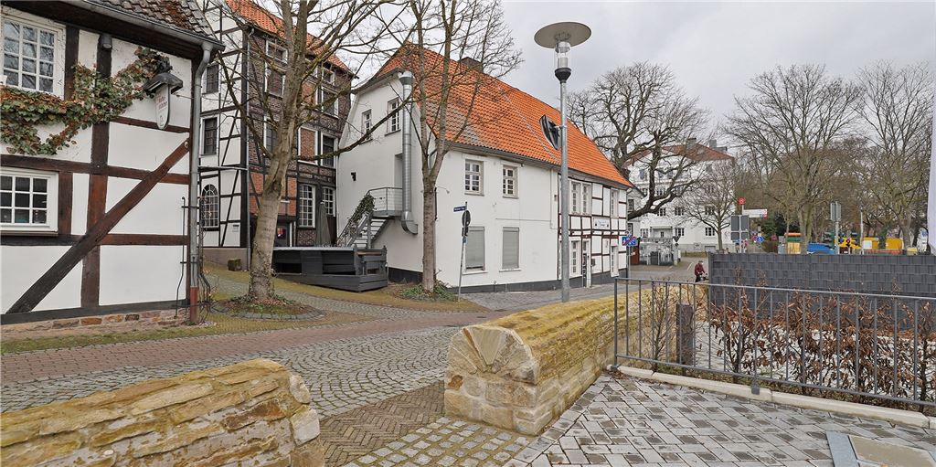 Für „Shared Space“ am Morgentor sollen vier Bäume fallen Für den geplanten „Shared Space“ am Morgentor müssten vier Bäume gefällt werden - so sieht es die Planung vor. Die Fällungen sind jetzt jedoch erstmal zurückgestellt, weil es Bedenken gegen die Fällungen gibt.