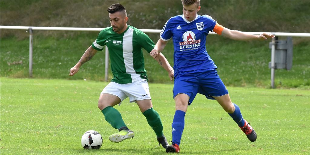 Bei einer Sache würde Stockums Tolga Köroglu als Trainer knallhart durchgreifen Auf dem Platz übernimmt Tolga Köroglu (l.) Verantwortung beim SV Stockum – würde er das auch als Trainer?