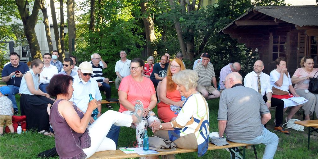 CDU in Schwerte hat wieder einen Vorsitzenden: 92 Prozent Ja-Stimmen Bei seinem ersten Open-Air-Parteitag wählte der CDU-Stadtverband am Sportplatz in Geisecke einen neuen Vorstand.
