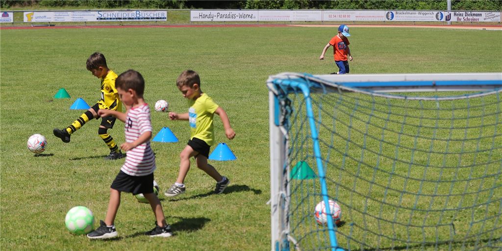 Mit Bildern: Eintracht Wernes Probetraining sorgt für Neuanmeldungen - Jugendabteilung gestärkt Die Kinder hatten beim Probetraining von Eintracht Werne eine Menge Spaß.