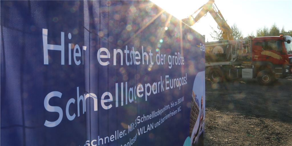 Bagger am Kamener Kreuz: Baustart für Europas größten Schnellladepark Die Bauarbeiten für Europas größten Schnellladepark haben begonnen.